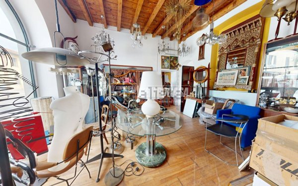 locale commerciale in vendita a Monza