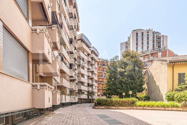 appartamento in vendita a Monza in zona Centro Storico