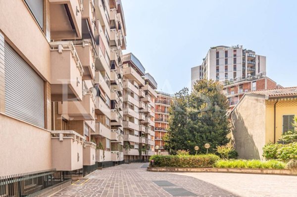 appartamento in vendita a Monza in zona Centro Storico
