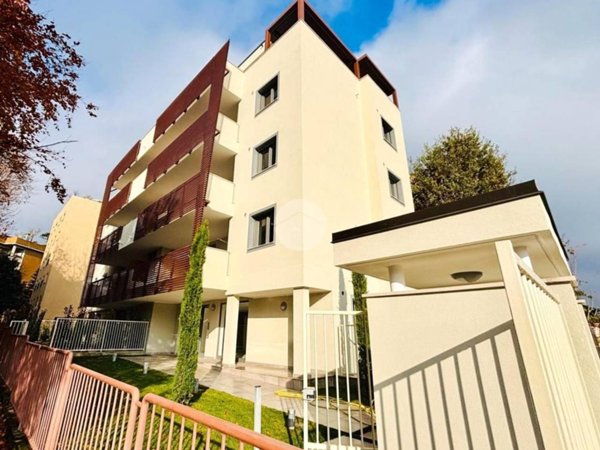 appartamento in vendita a Monza in zona Centro Storico