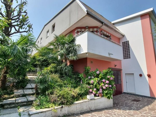 casa indipendente in vendita a Monza
