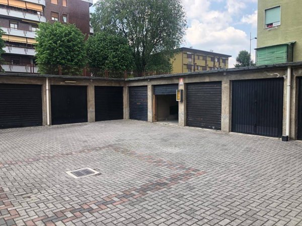 box auto in vendita a Monza