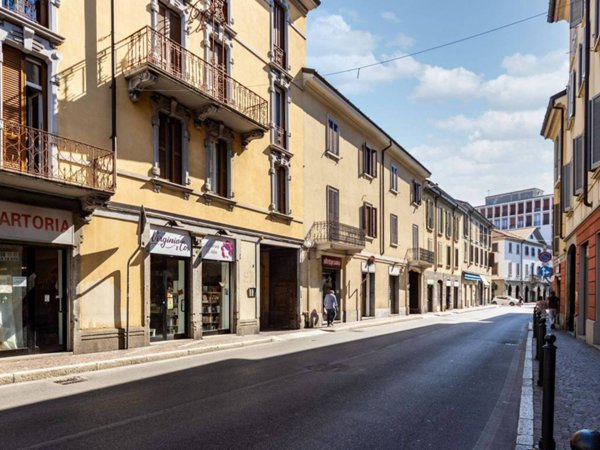 appartamento in vendita a Monza in zona Centro Storico