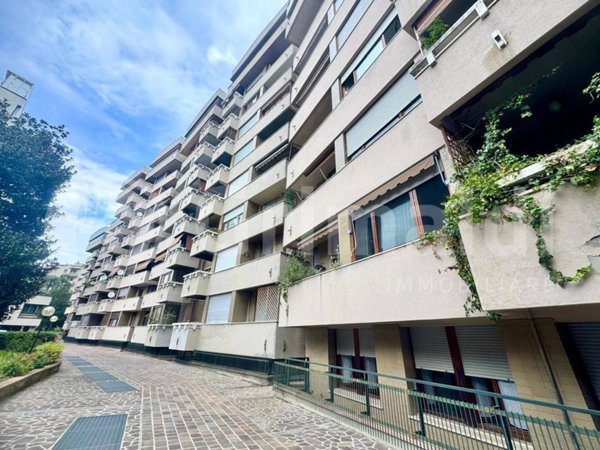 appartamento in vendita a Monza in zona Centro Storico