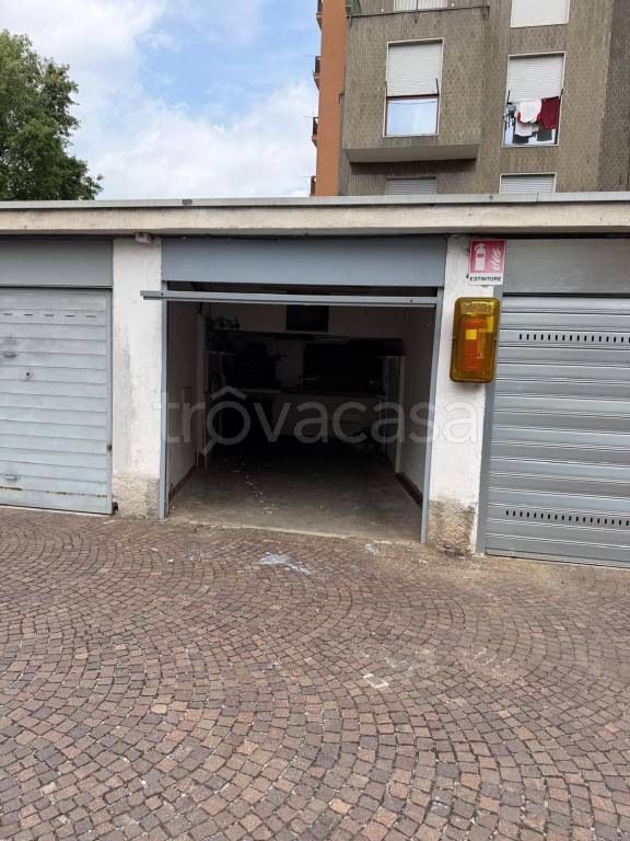 box auto in vendita a Monza