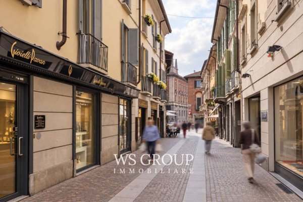 negozio in vendita a Monza in zona Centro Storico