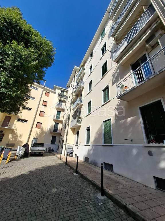 appartamento in vendita a Monza in zona Centro Storico