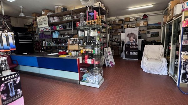 locale commerciale in vendita a Monza