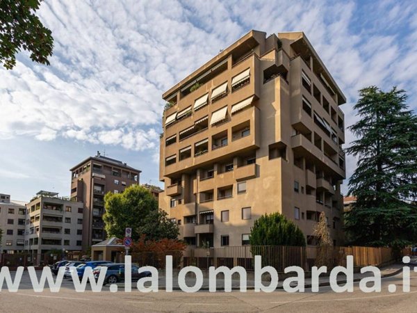 appartamento in vendita a Monza in zona Ospedale San Gerardo