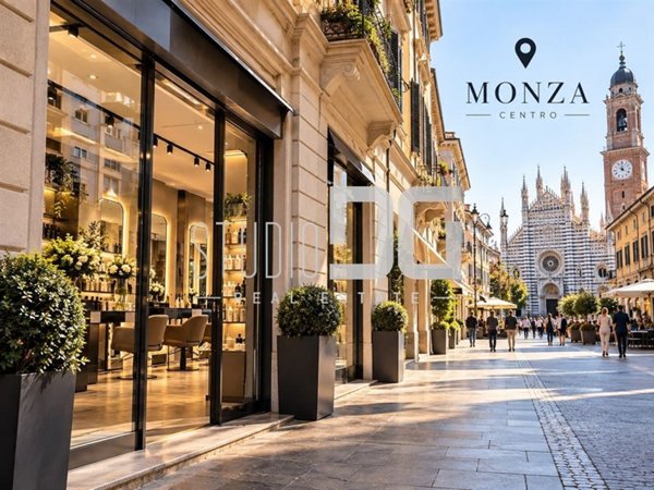 negozio in vendita a Monza in zona Centro Storico