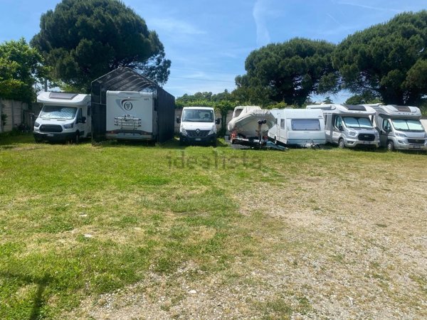 capannone in vendita a Monza