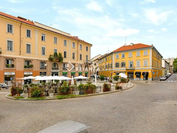 appartamento in vendita a Monza in zona Centro Storico