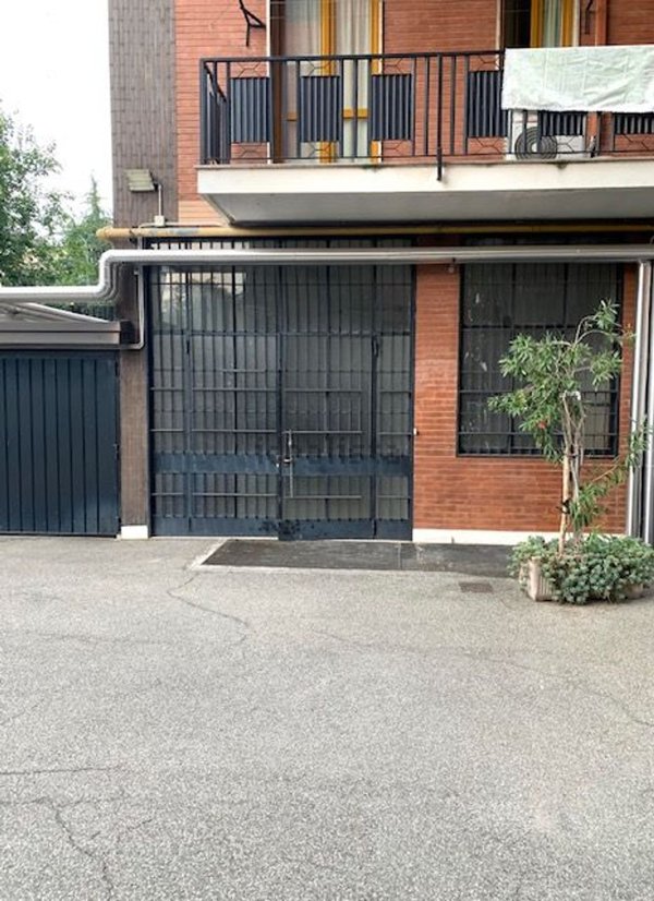 locale commerciale in vendita a Monza
