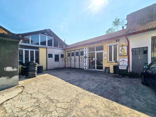 locale commerciale in vendita a Monza