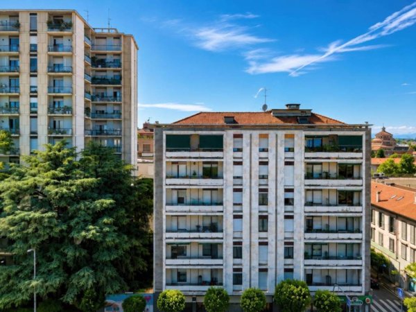 appartamento in vendita a Monza in zona Centro Storico