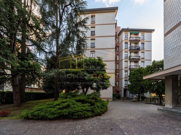appartamento in vendita a Monza in zona Centro Storico