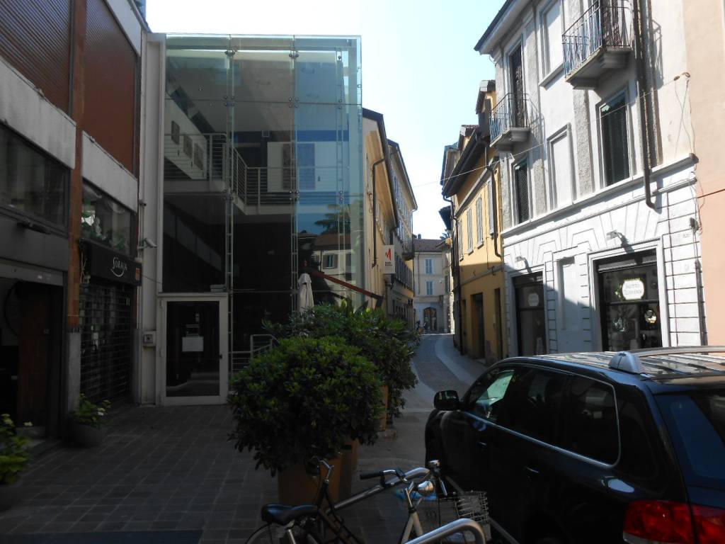 negozio in vendita a Monza in zona Centro Storico