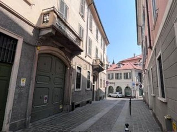appartamento in vendita a Monza in zona Centro Storico