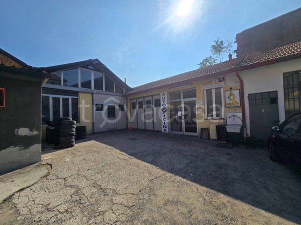 locale commerciale in vendita a Monza