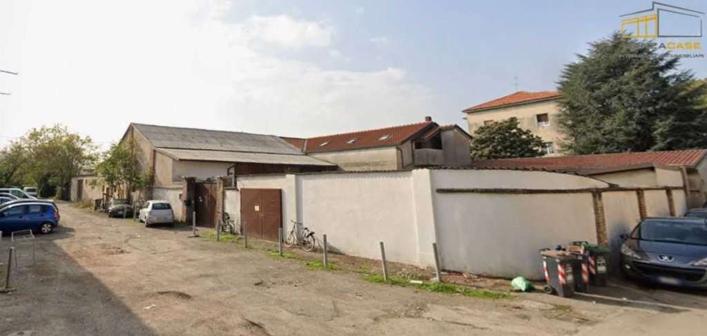 locale di sgombero in vendita a Monza