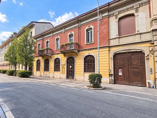 negozio in vendita a Monza