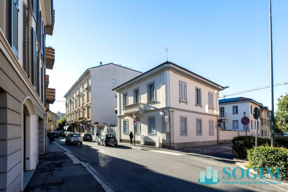 appartamento in vendita a Monza in zona Centro Storico