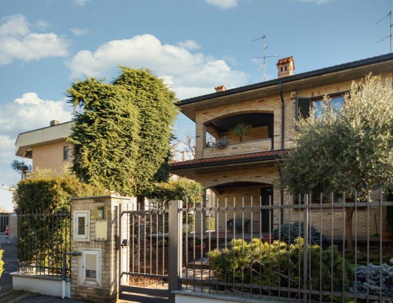 casa indipendente in vendita a Muggiò in zona Taccona