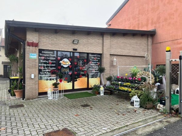 negozio in vendita a Muggiò