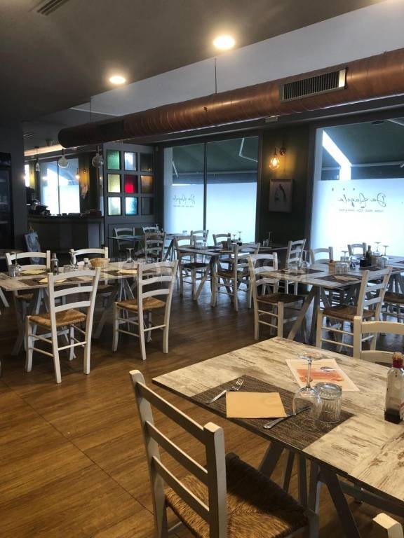 negozio in vendita a Muggiò