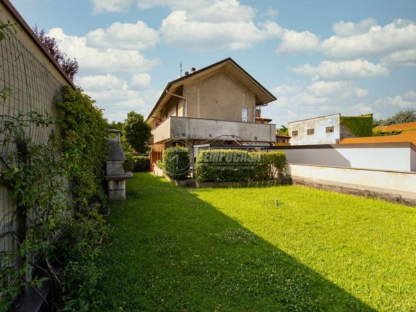 casa indipendente in vendita a Muggiò
