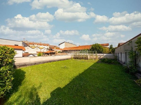 casa indipendente in vendita a Muggiò