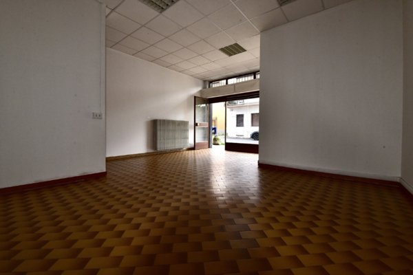 negozio in vendita a Muggiò