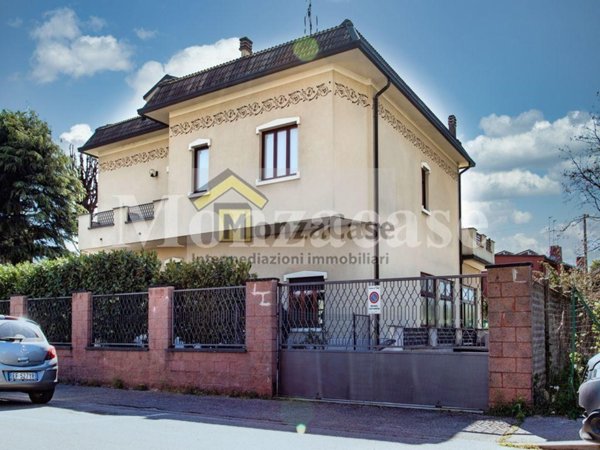 casa indipendente in vendita a Muggiò