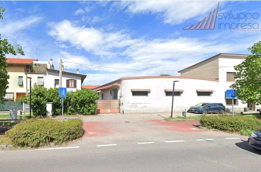 locale commerciale in vendita a Muggiò