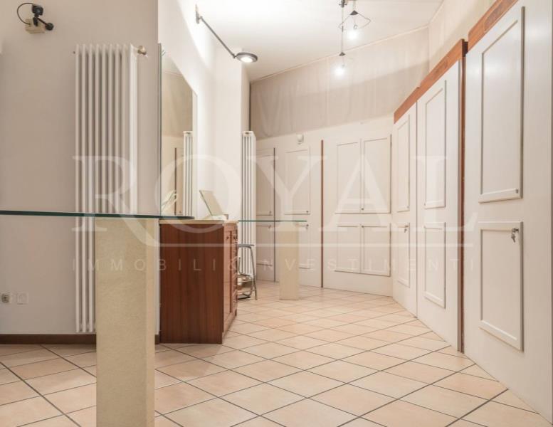 negozio in vendita a Muggiò
