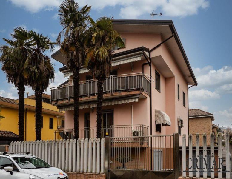 casa indipendente in vendita a Muggiò in zona Taccona