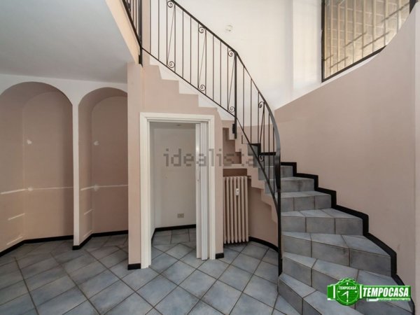 negozio in vendita a Muggiò