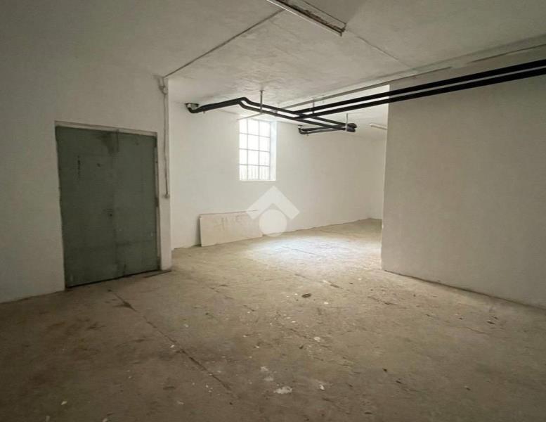 locale commerciale in vendita a Muggiò