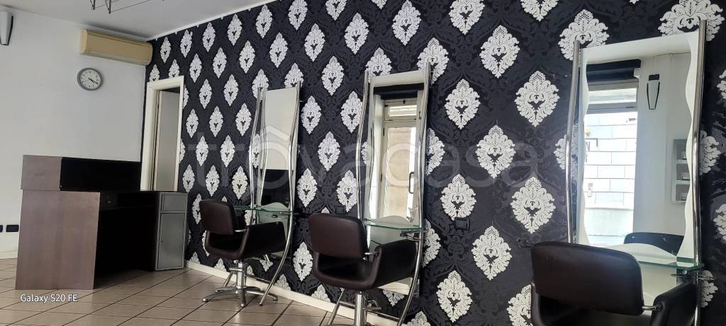 negozio in affitto a Muggiò