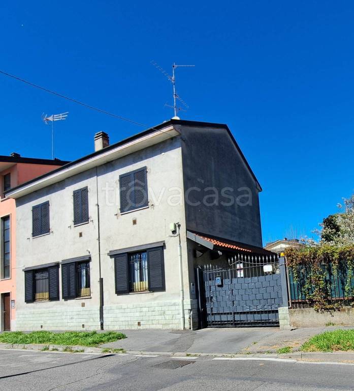 casa indipendente in vendita a Muggiò