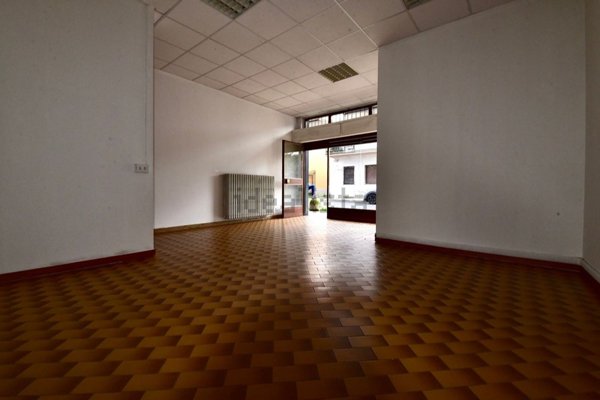 locale commerciale in vendita a Muggiò