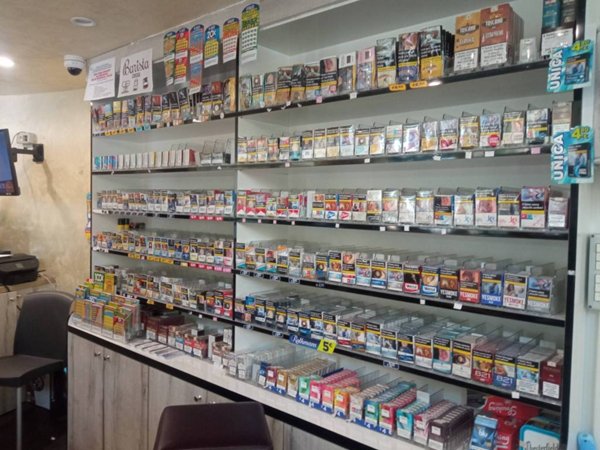 negozio in vendita a Muggiò in zona Taccona