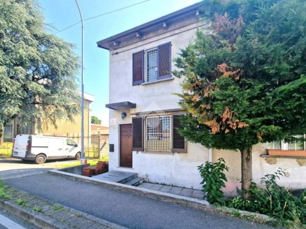 casa indipendente in vendita a Muggiò in zona Taccona