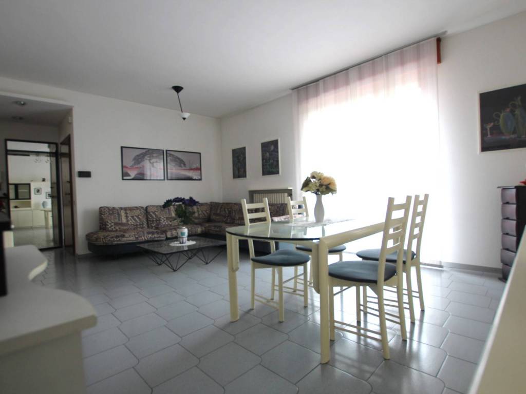 casa indipendente in vendita a Muggiò in zona Taccona