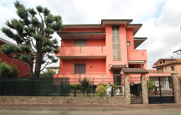 casa indipendente in vendita a Muggiò in zona Taccona