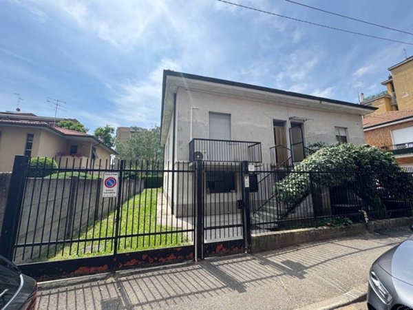 casa indipendente in vendita a Muggiò