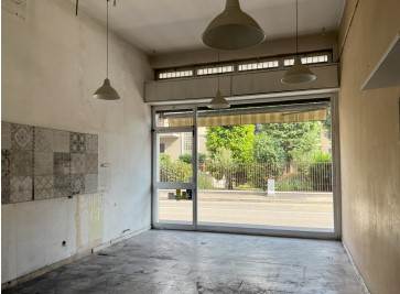negozio in vendita a Muggiò