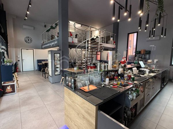 negozio in vendita a Muggiò