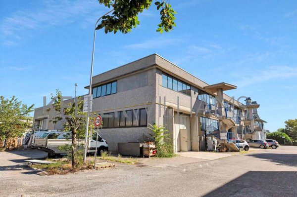 locale commerciale in vendita a Muggiò