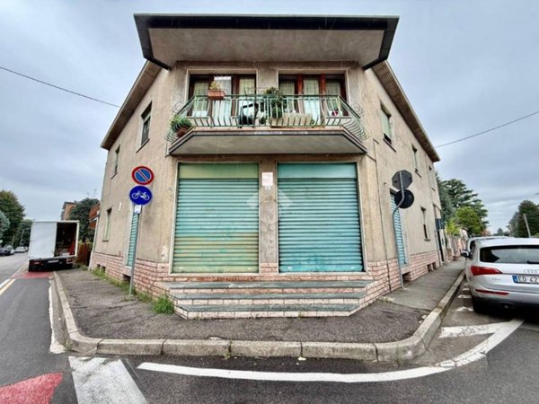negozio in vendita a Muggiò